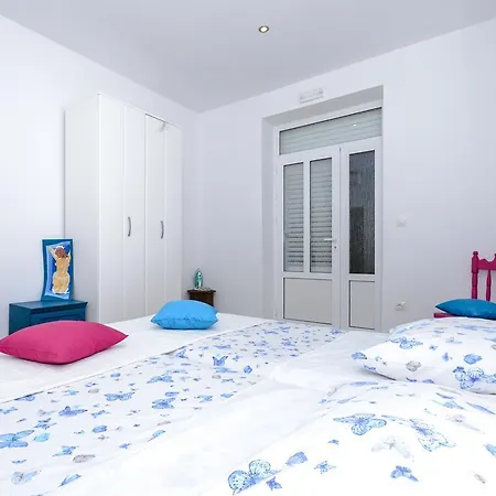 Apartment Seven