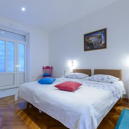 Apartment Seven