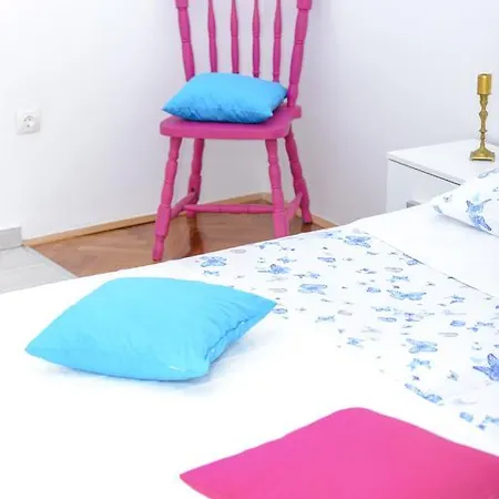Seven Apartment *